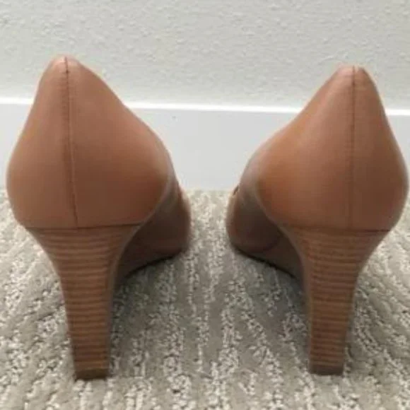 Tory Burch Sophie Gold Logo Wedges - Picture 3 of 7